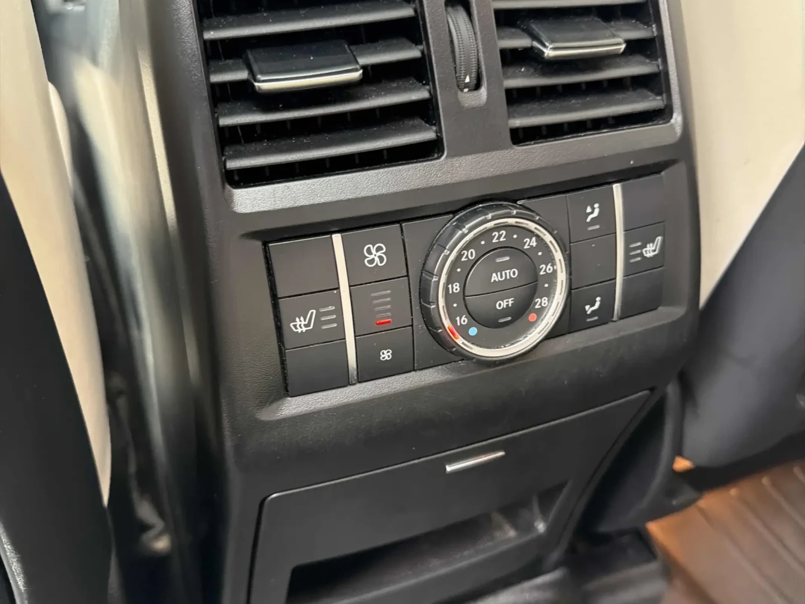Mercedes-Benz GLS 63 AMG, снимка 12 - Автомобили и джипове - 54735931