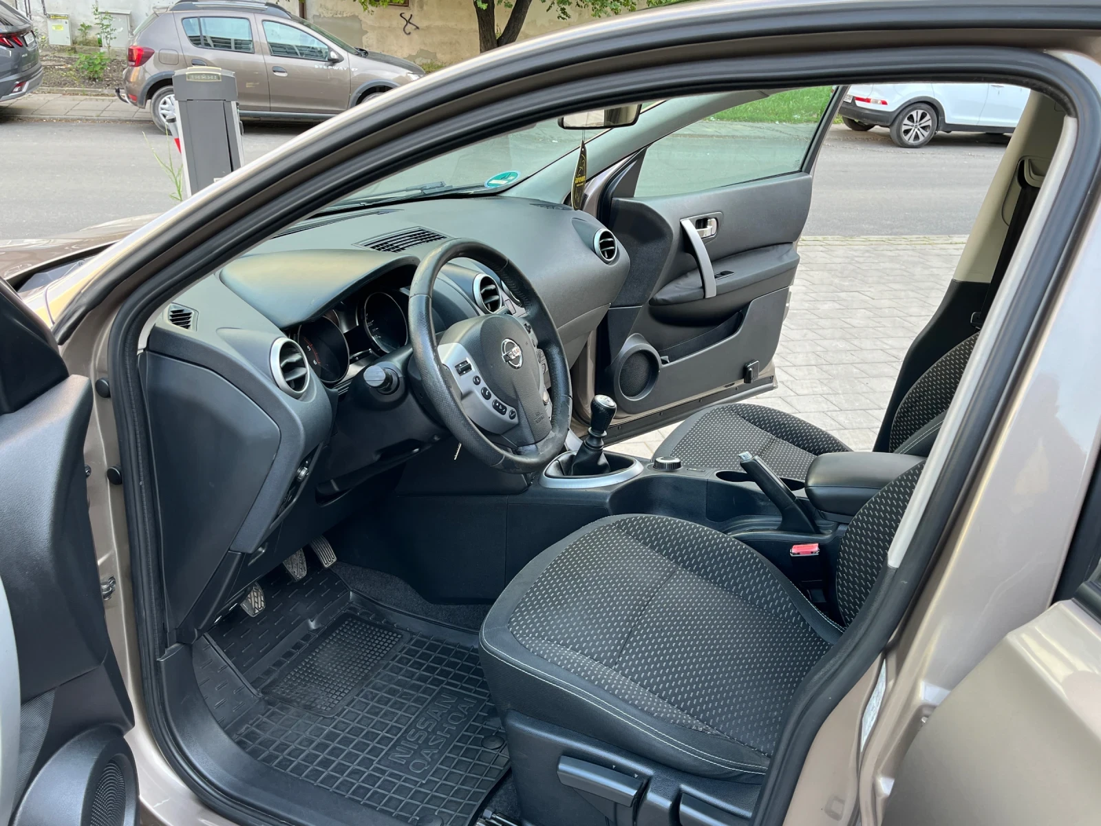 Nissan Qashqai 2.0DCI/150/КС/2008/Г/4X4, снимка 11 - Автомобили и джипове - 54902337