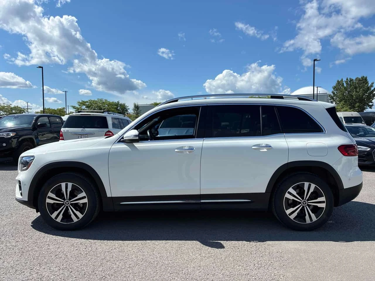 Mercedes-Benz GLB 250 4MATIC | ГЛАВНО ПРЕДСТАВИТЕЛСТВО НА MERCEDES, снимка 3 - Автомобили и джипове - 55670878