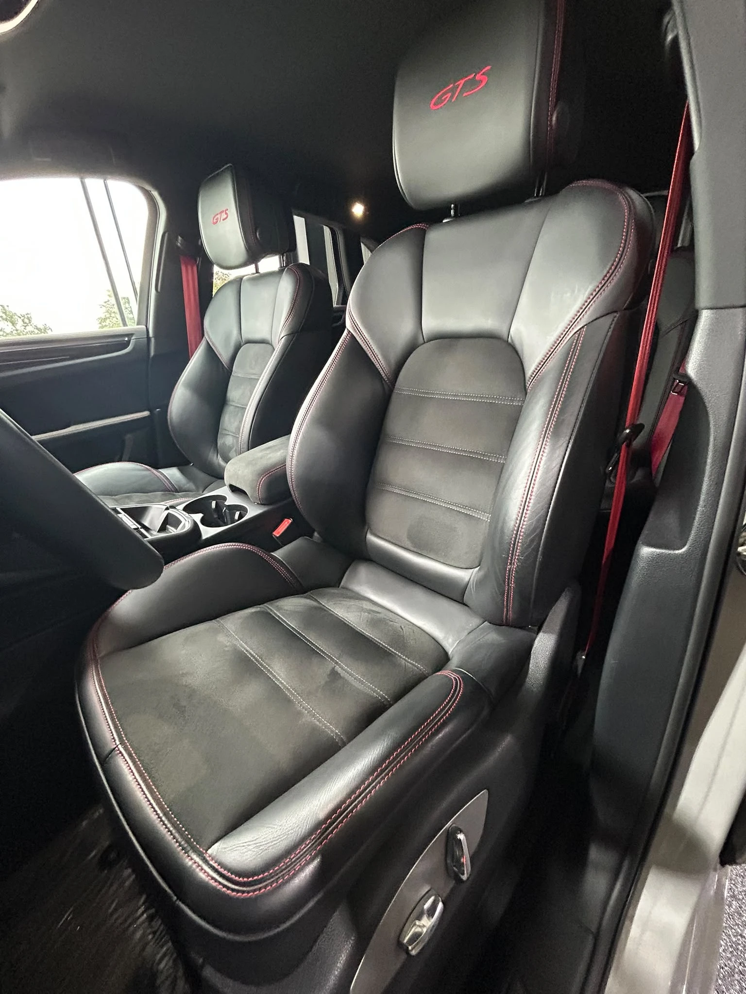 Porsche Macan GTS Sport Chrono, снимка 4 - Автомобили и джипове - 56071226
