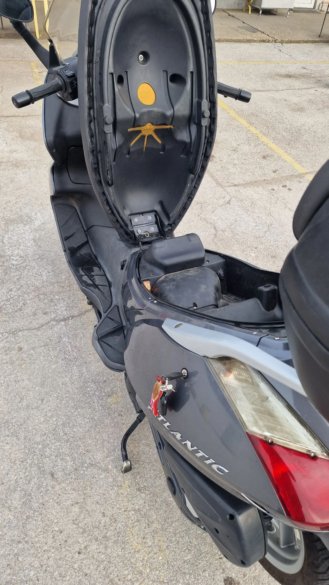 Aprilia Atlantic 400i, снимка 11 - Мотоциклети и мототехника - 54214238