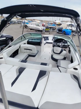 Моторна яхта Regal 21 OBX, снимка 9