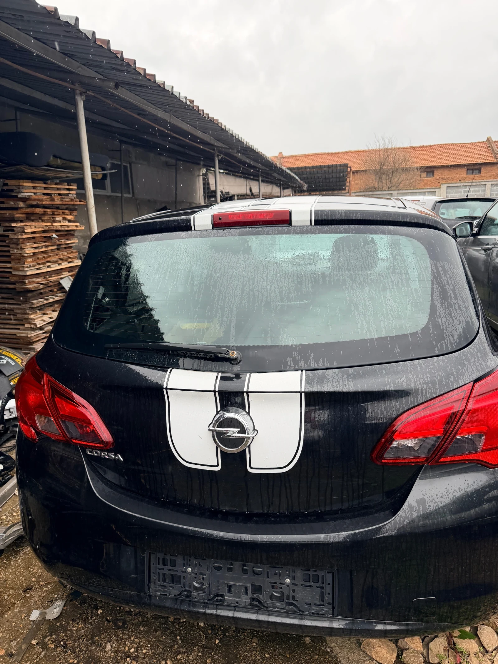 Заден капак със стъкло OPEL CORSA E Черен/черен цвят
