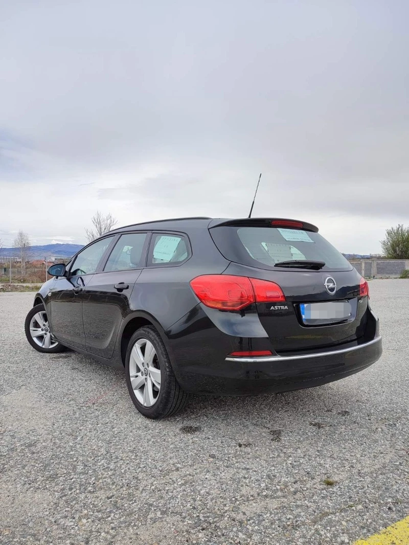 Opel Astra 1.7CDTI, снимка 2 - Автомобили и джипове - 47322030