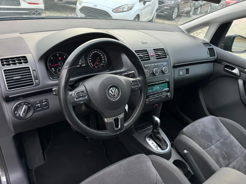 VW Touran 2.0TDI DSG* Highline, снимка 7 - Автомобили и джипове - 48556878