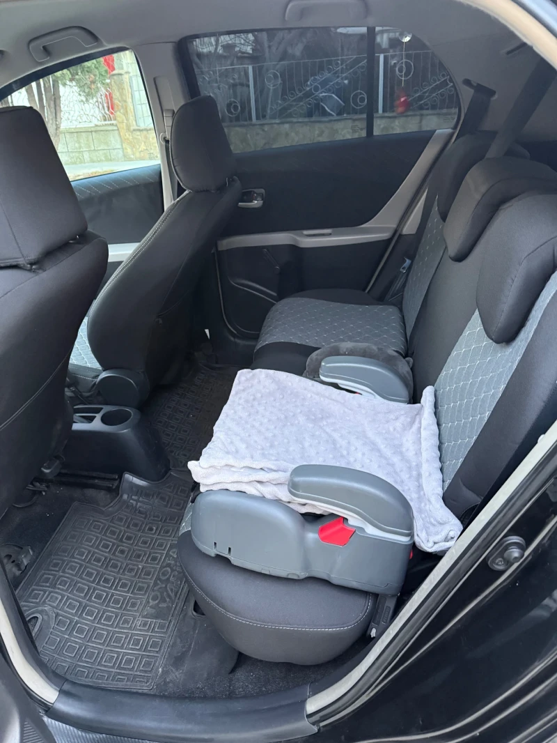 Toyota Yaris, снимка 13 - Автомобили и джипове - 52944973