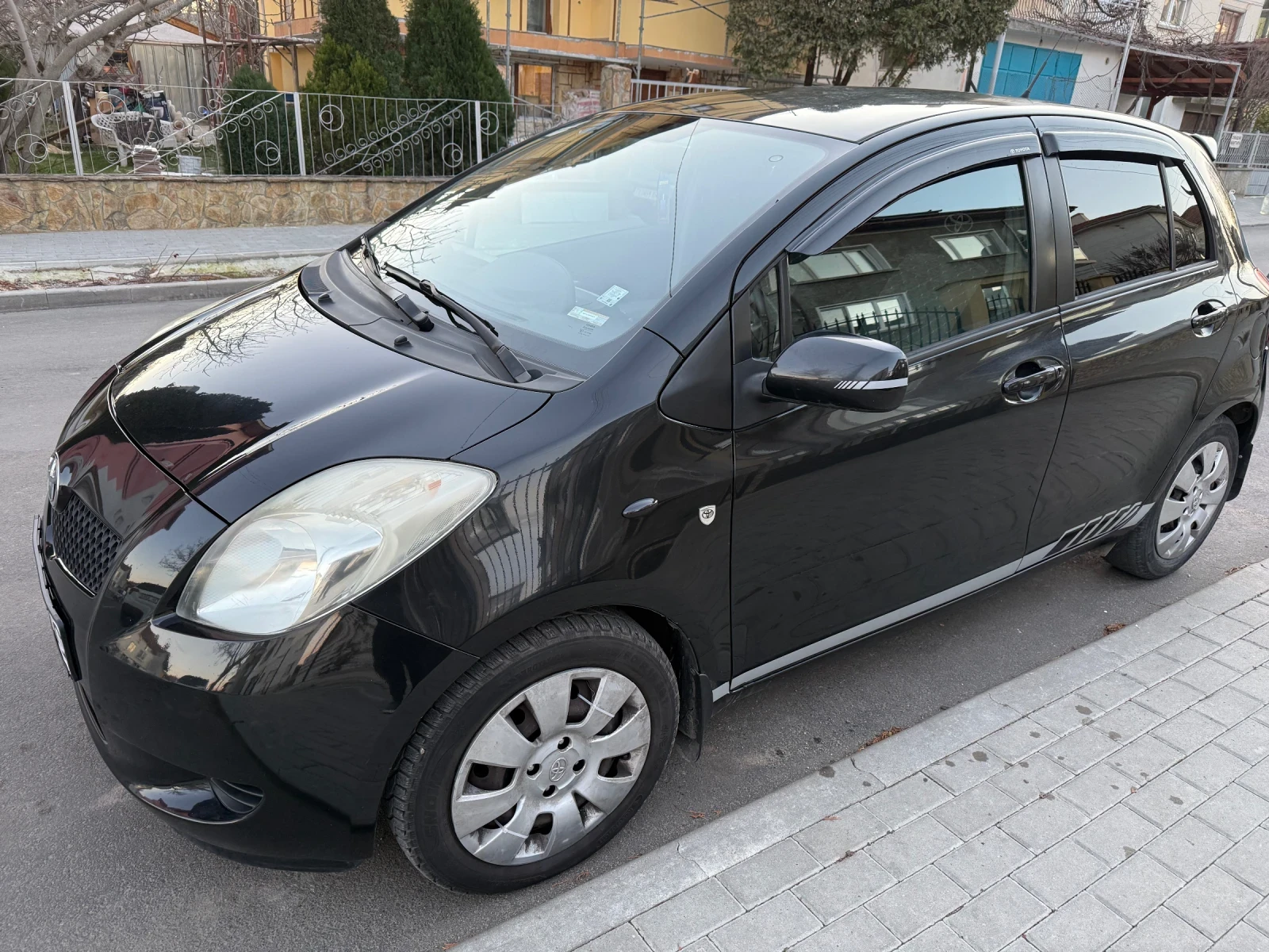 Toyota Yaris  - изображение 8