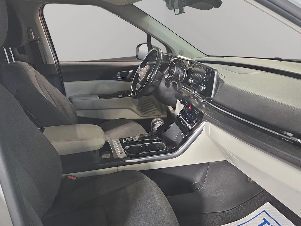 Kia Carnival * FWD * CARFAX * БЕЗ ПЪРВОНАЧАЛНА ВНОСКА - изображение 9