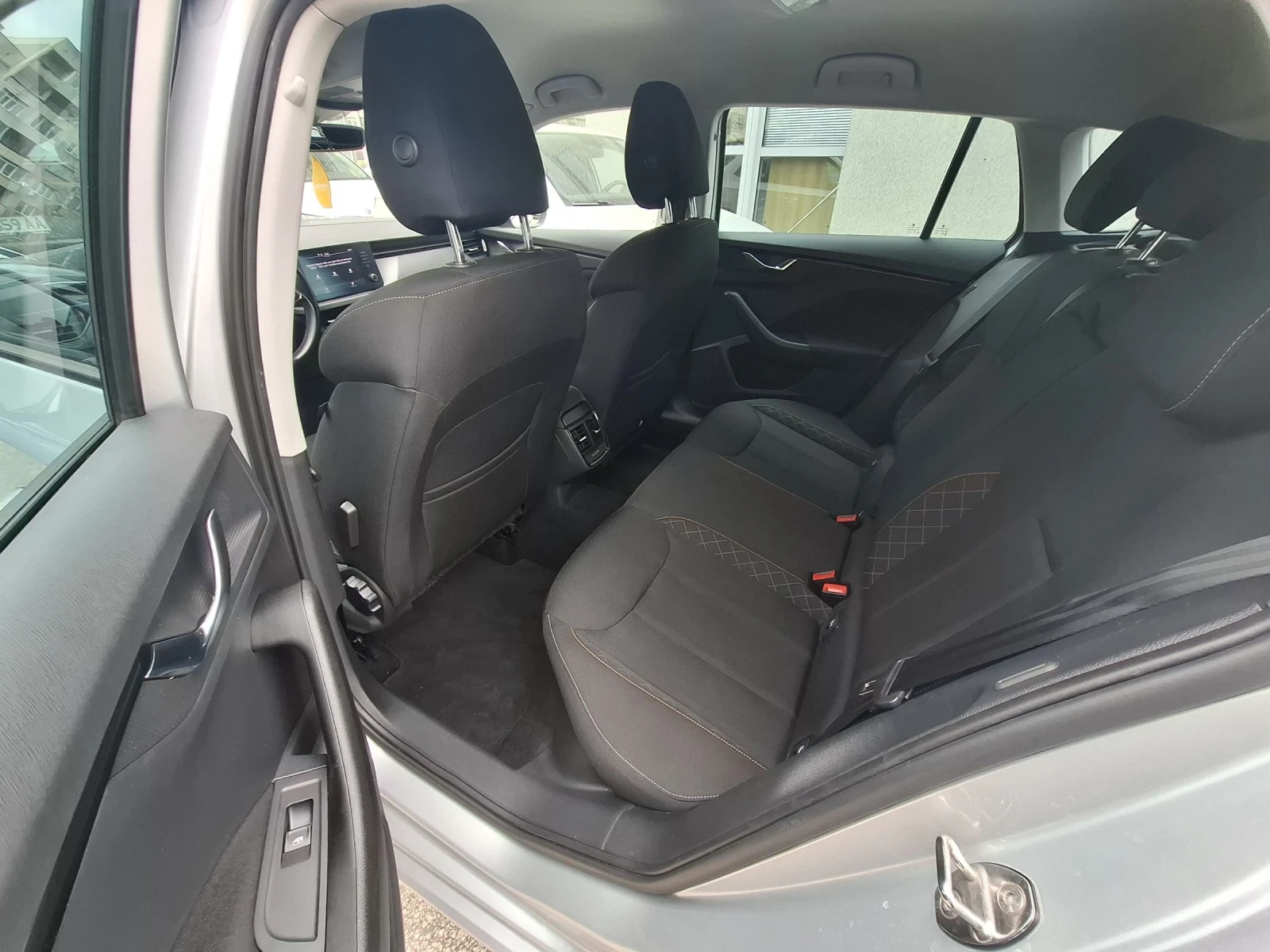 Skoda Scala 1.0 TSI, снимка 10 - Автомобили и джипове - 53946124