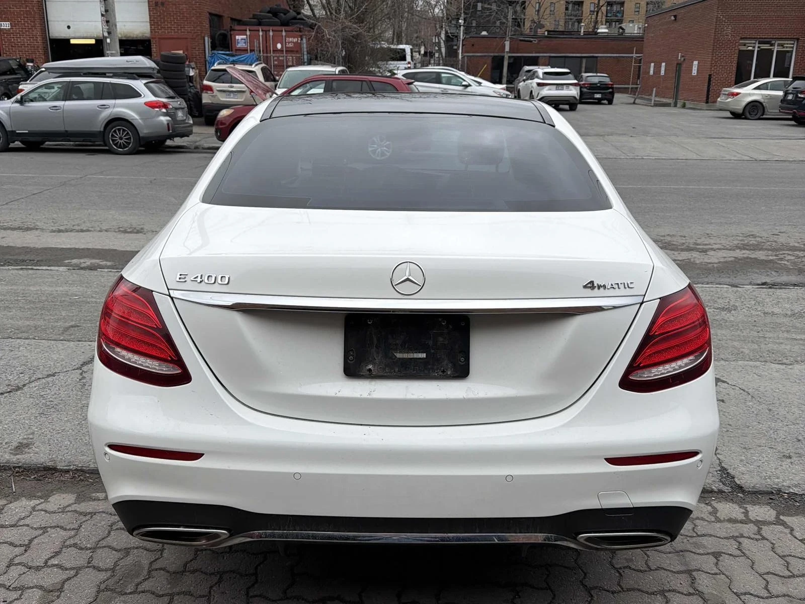 Mercedes-Benz E 400 AMG* 4Matic* Обдухване* Подгрев* Памет* Панорама, снимка 4 - Автомобили и джипове - 54381047