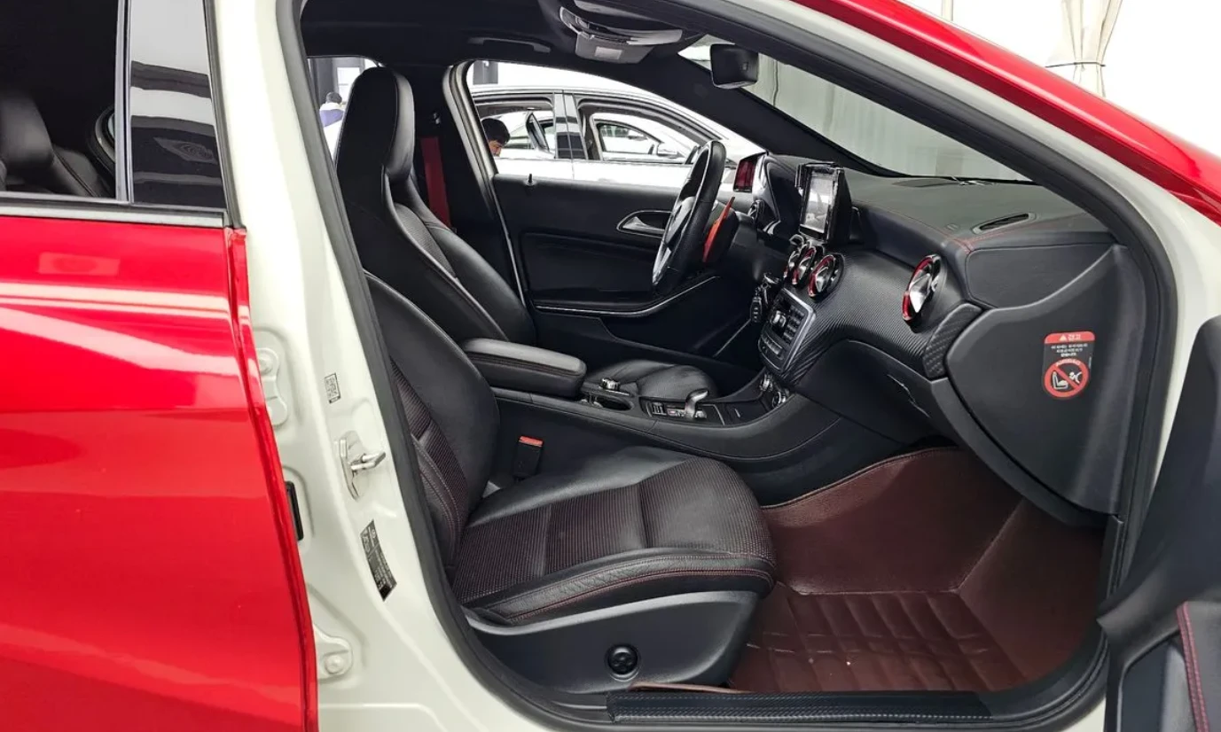 Mercedes-Benz A45 AMG ПАНОРАМА / КАМЕРИ / FULL, снимка 13 - Автомобили и джипове - 54682648