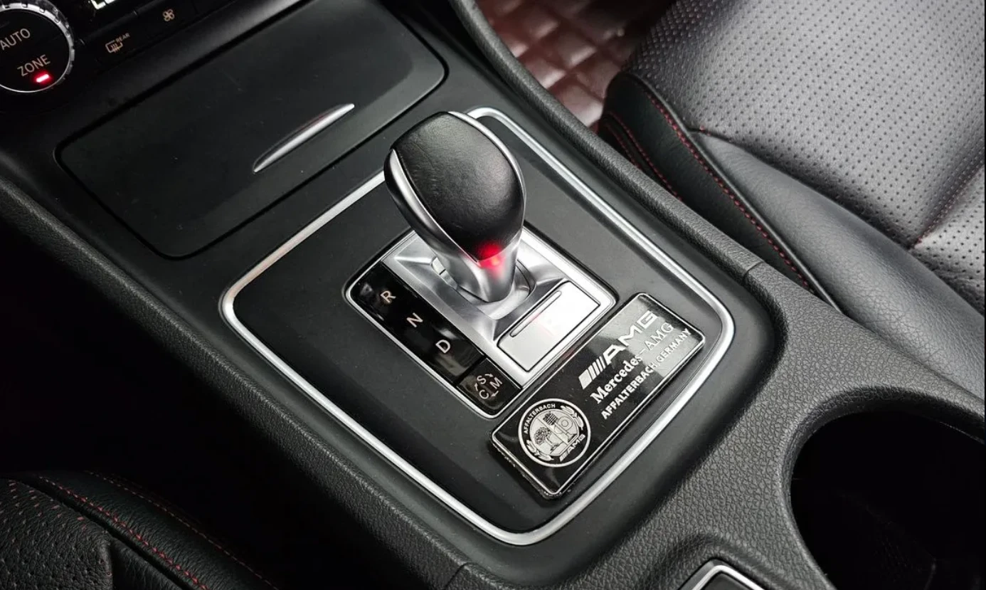 Mercedes-Benz A45 AMG ПАНОРАМА / КАМЕРИ / FULL, снимка 11 - Автомобили и джипове - 54682648