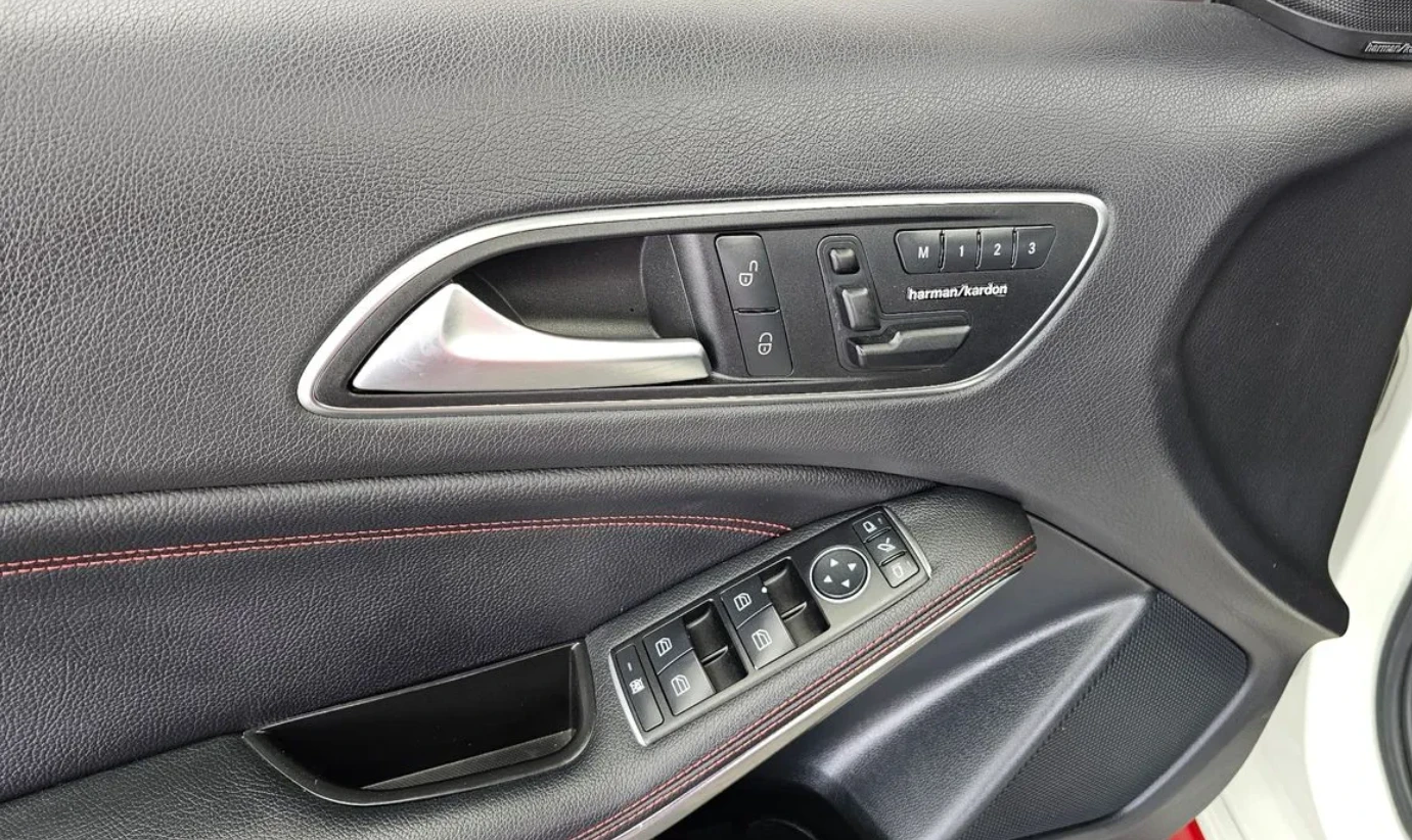 Mercedes-Benz A45 AMG ПАНОРАМА / КАМЕРИ / FULL, снимка 12 - Автомобили и джипове - 54682648