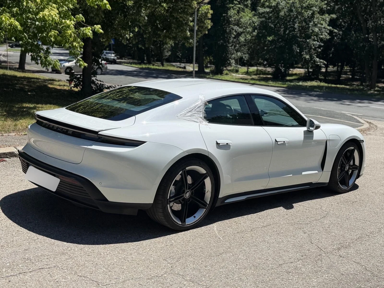 Porsche Taycan Electric, снимка 4 - Автомобили и джипове - 55203777