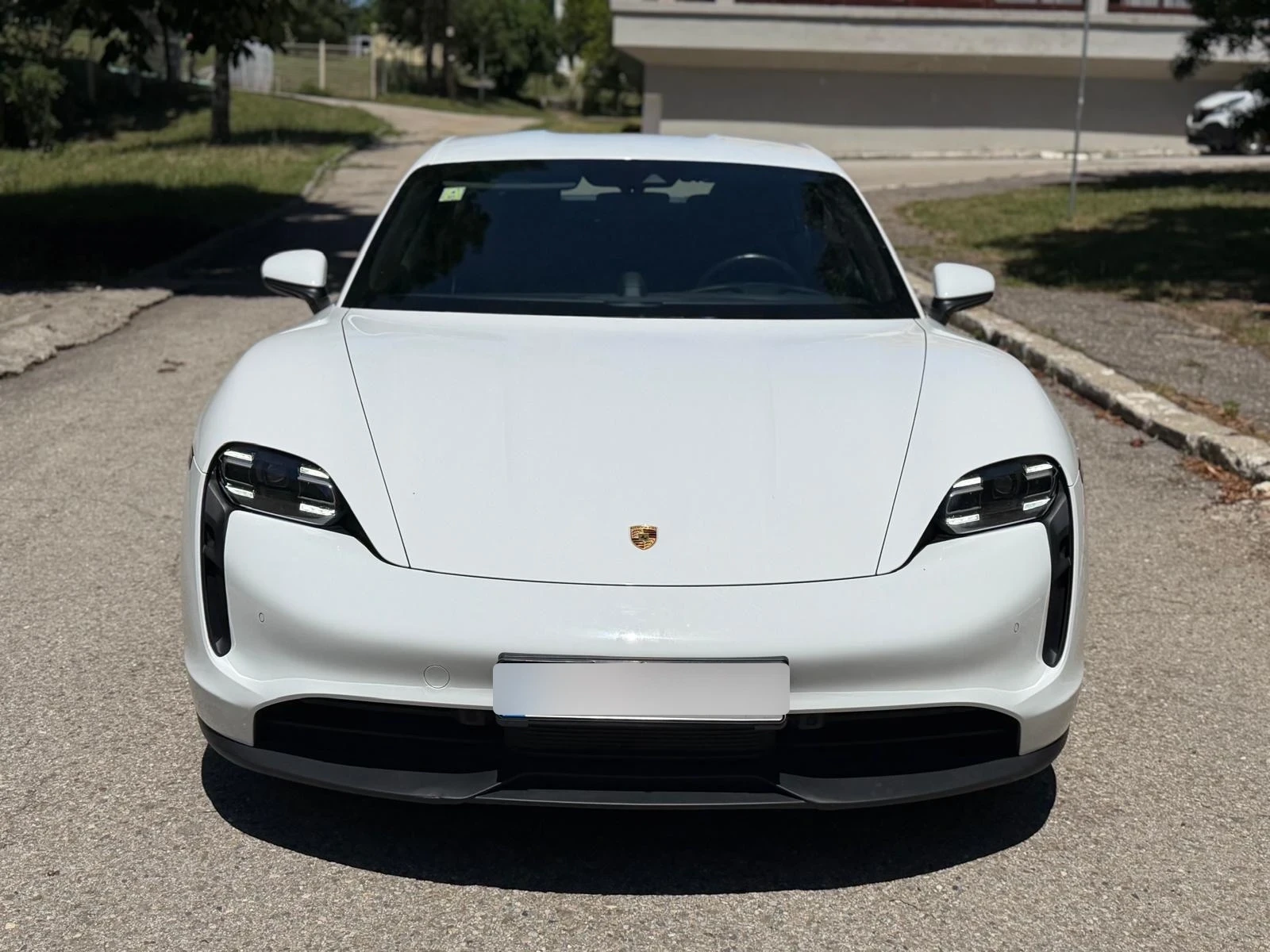 Porsche Taycan Electric, снимка 2 - Автомобили и джипове - 55203777