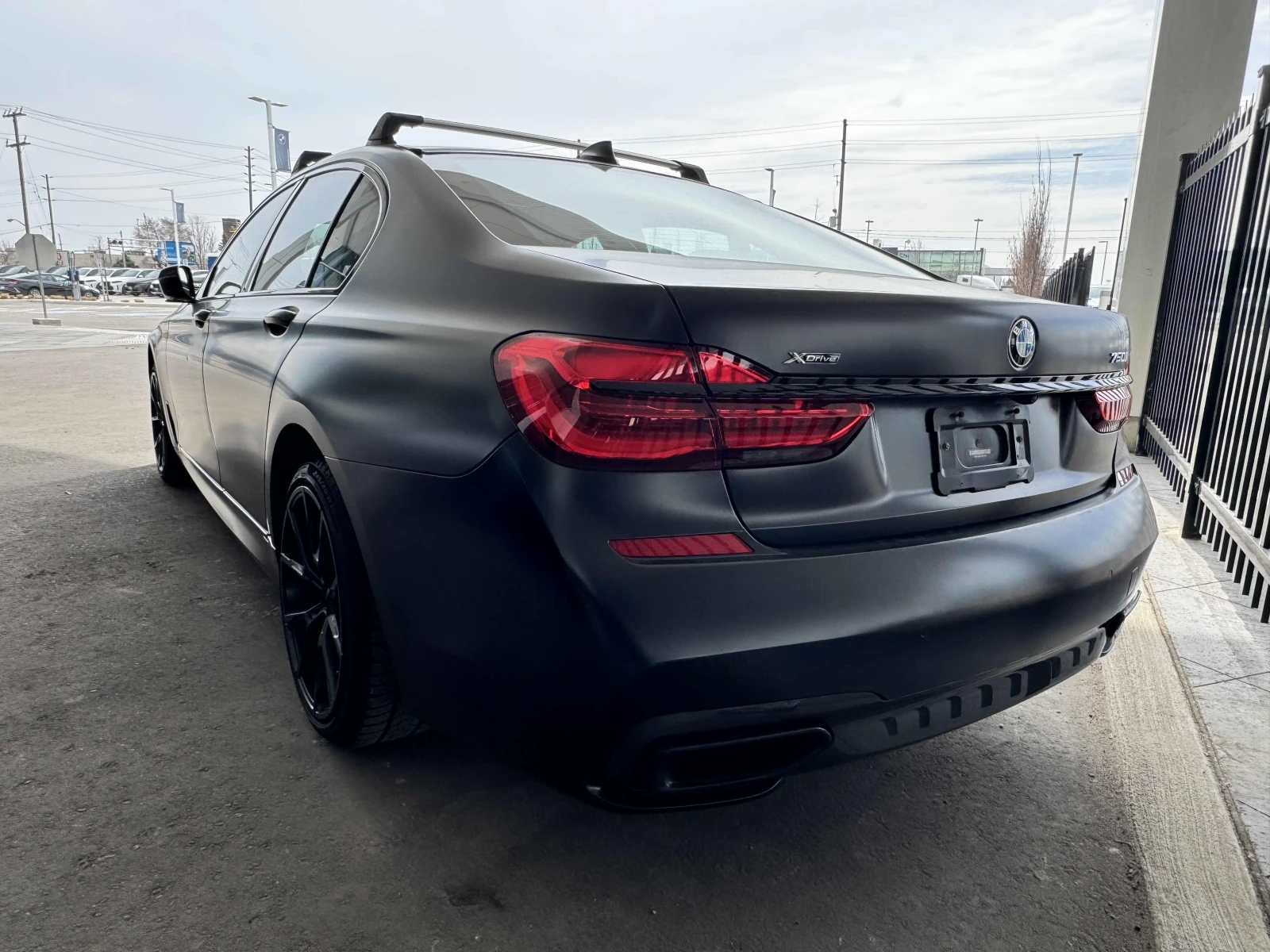 BMW 750 i xDrive, 2 КОМПЛЕКТА ДЖАНТИ, АВТОКРЕДИТ, снимка 4 - Автомобили и джипове - 55922561