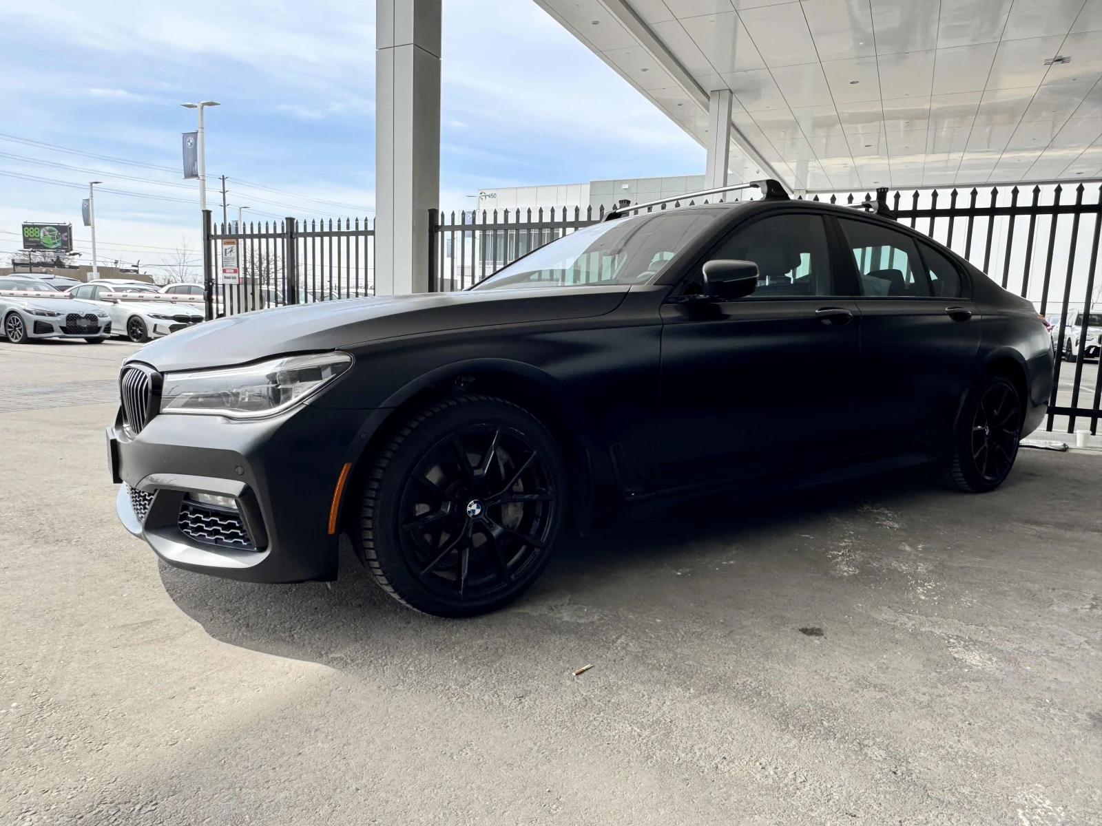 BMW 750 i xDrive, 2 КОМПЛЕКТА ДЖАНТИ, АВТОКРЕДИТ, снимка 2 - Автомобили и джипове - 55922561
