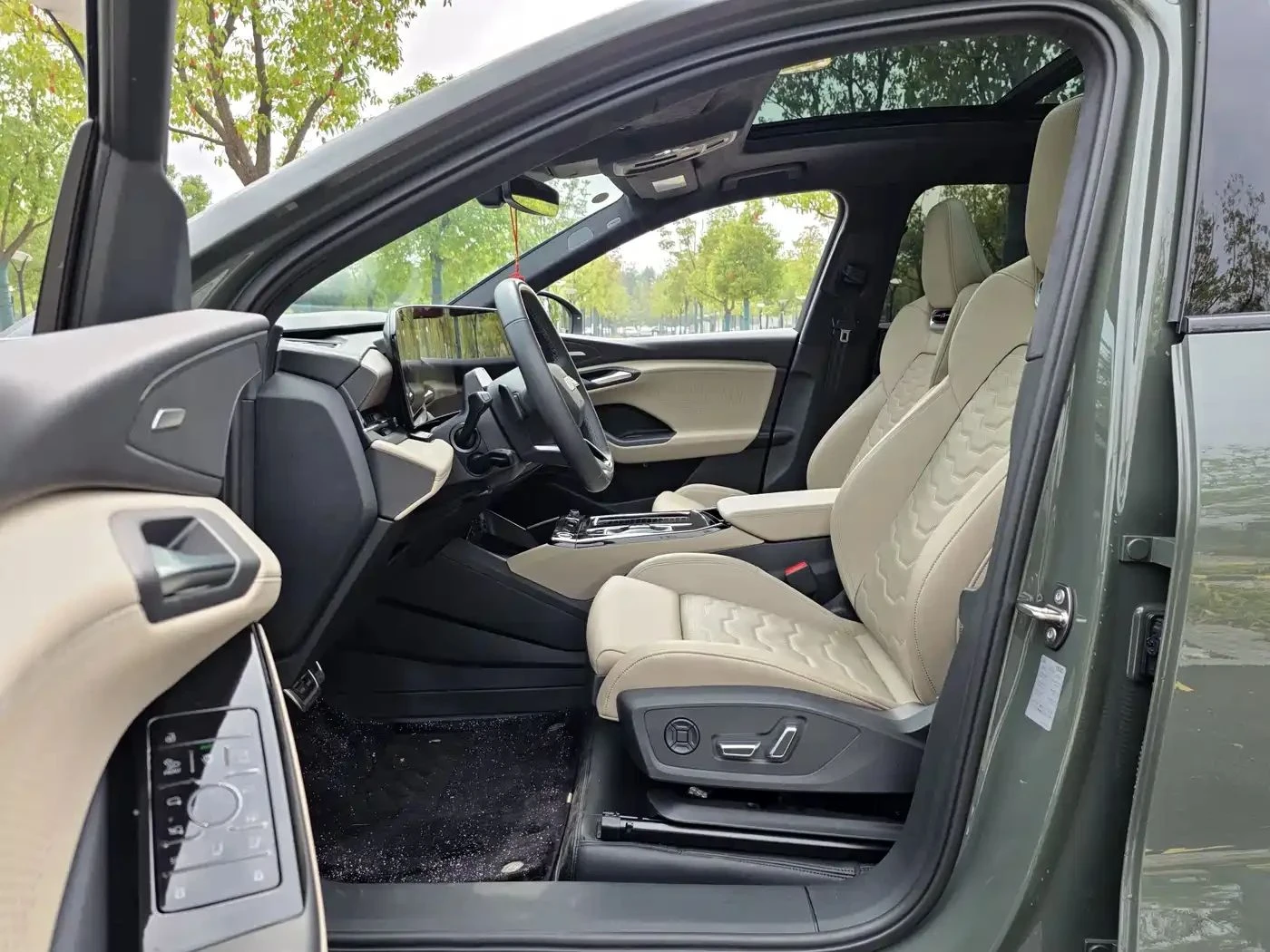Audi E-Tron, снимка 14 - Автомобили и джипове - 56689618