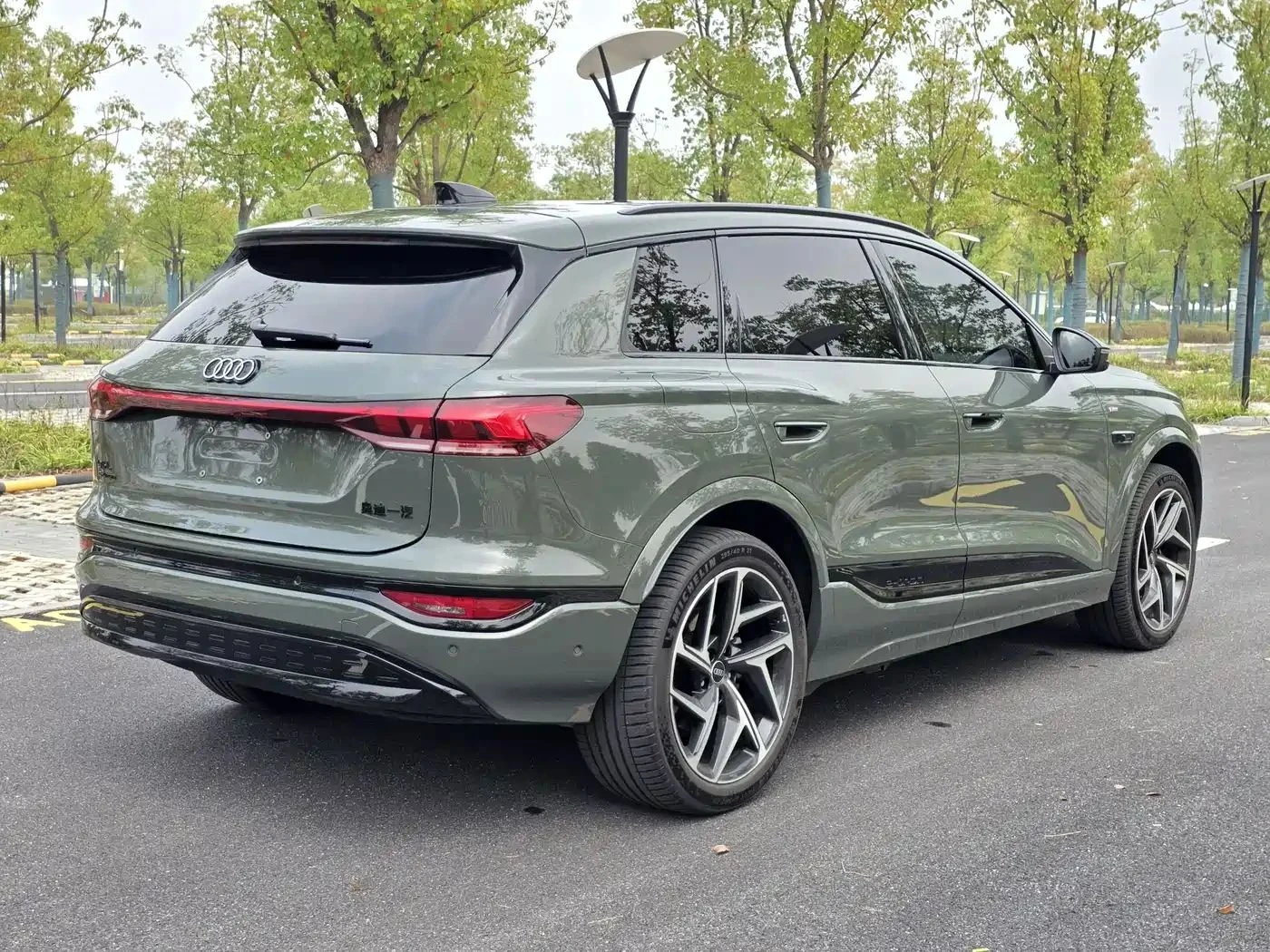 Audi E-Tron, снимка 4 - Автомобили и джипове - 56689618