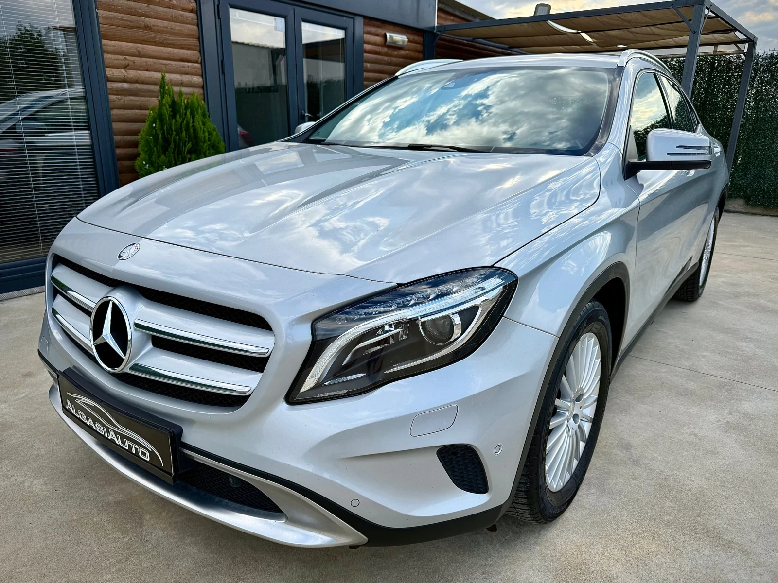 Mercedes-Benz GLA 180 SPORT* LED - изображение 8