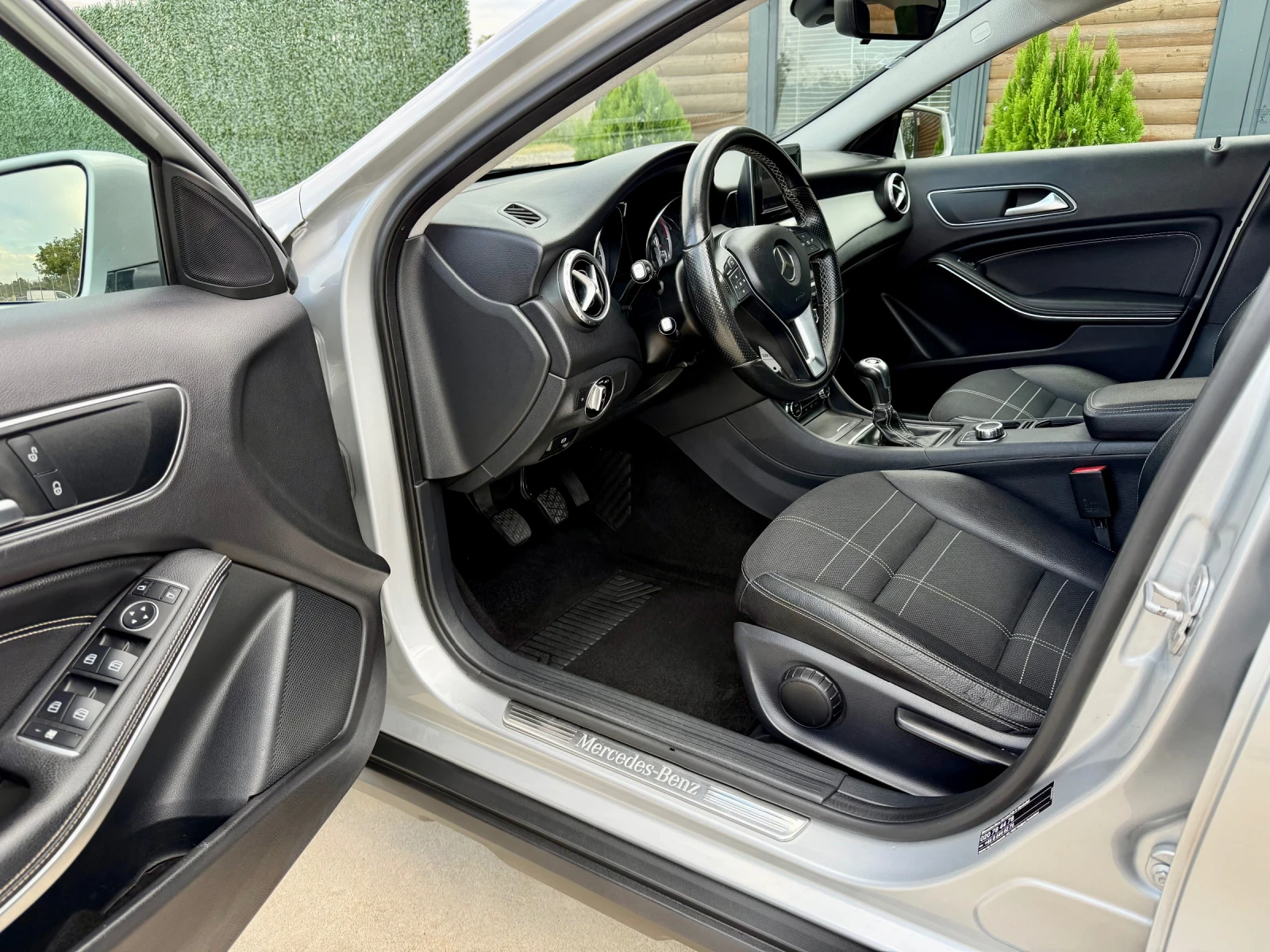 Mercedes-Benz GLA 180 SPORT* LED - изображение 9