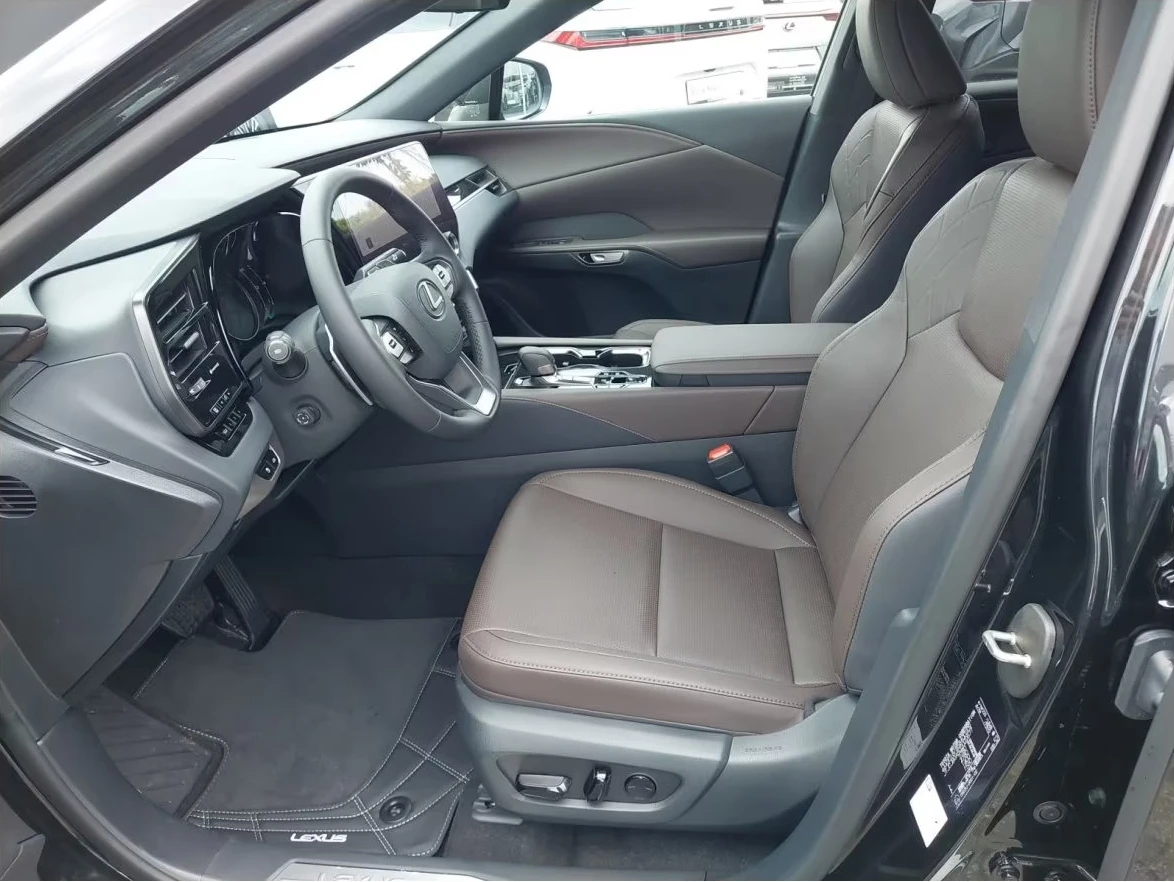 Lexus RX 450h plus НОВ!/PHEV/309HP/EXECUTIVE/PANO/360/HUD/KLESS/469g - изображение 7