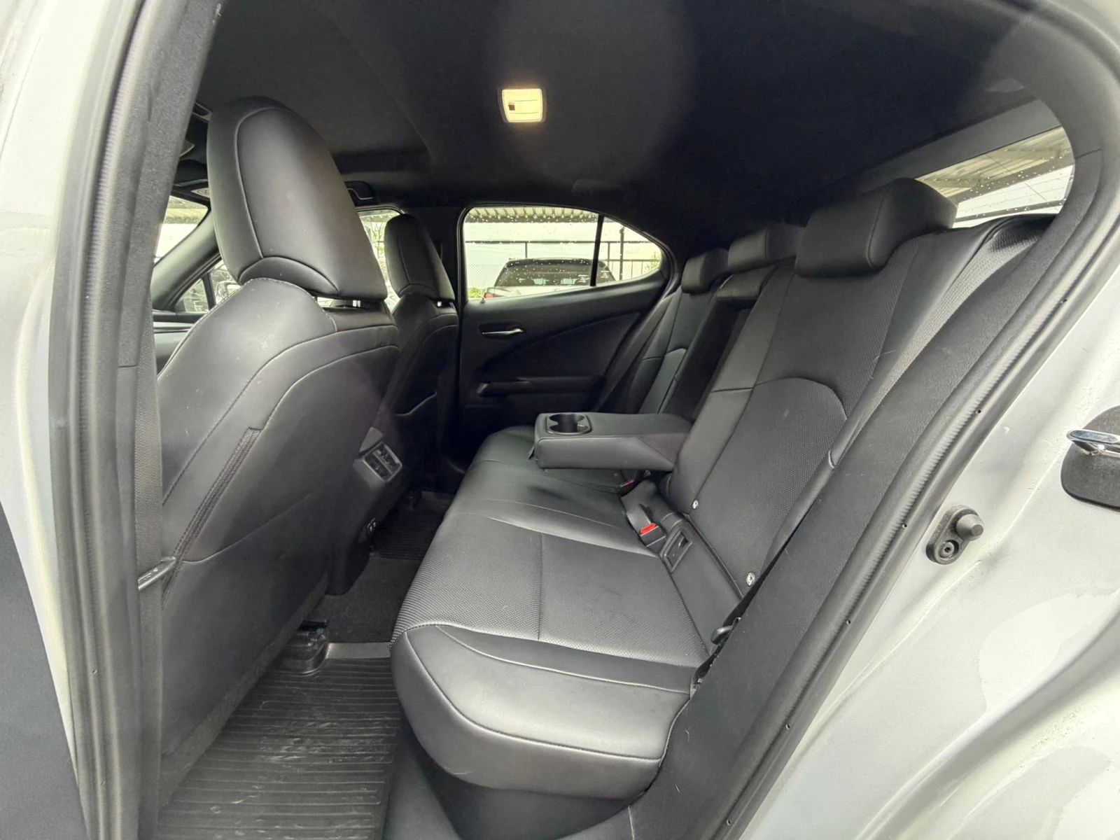 Lexus UX 250h Luxury/4x4/360Camera/HUD/ML Sound/В гаранция , снимка 15 - Автомобили и джипове - 54345826