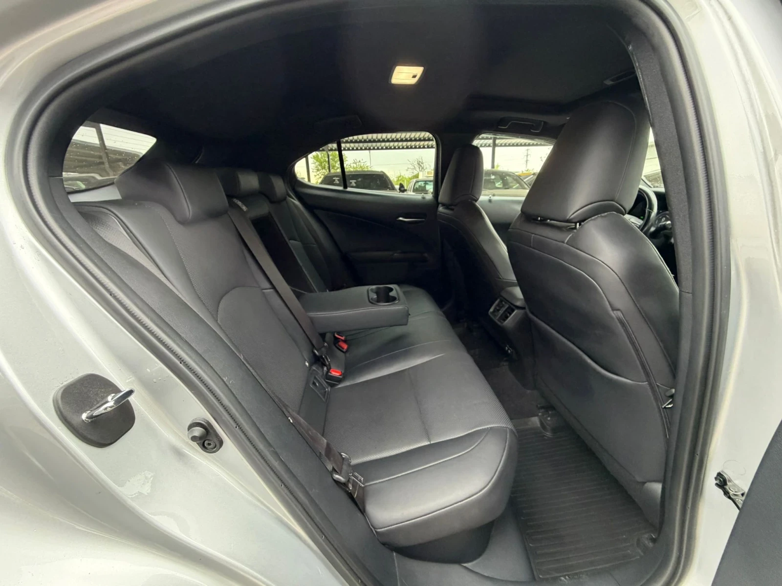 Lexus UX 250h Luxury/4x4/360Camera/HUD/ML Sound/В гаранция , снимка 17 - Автомобили и джипове - 54345826