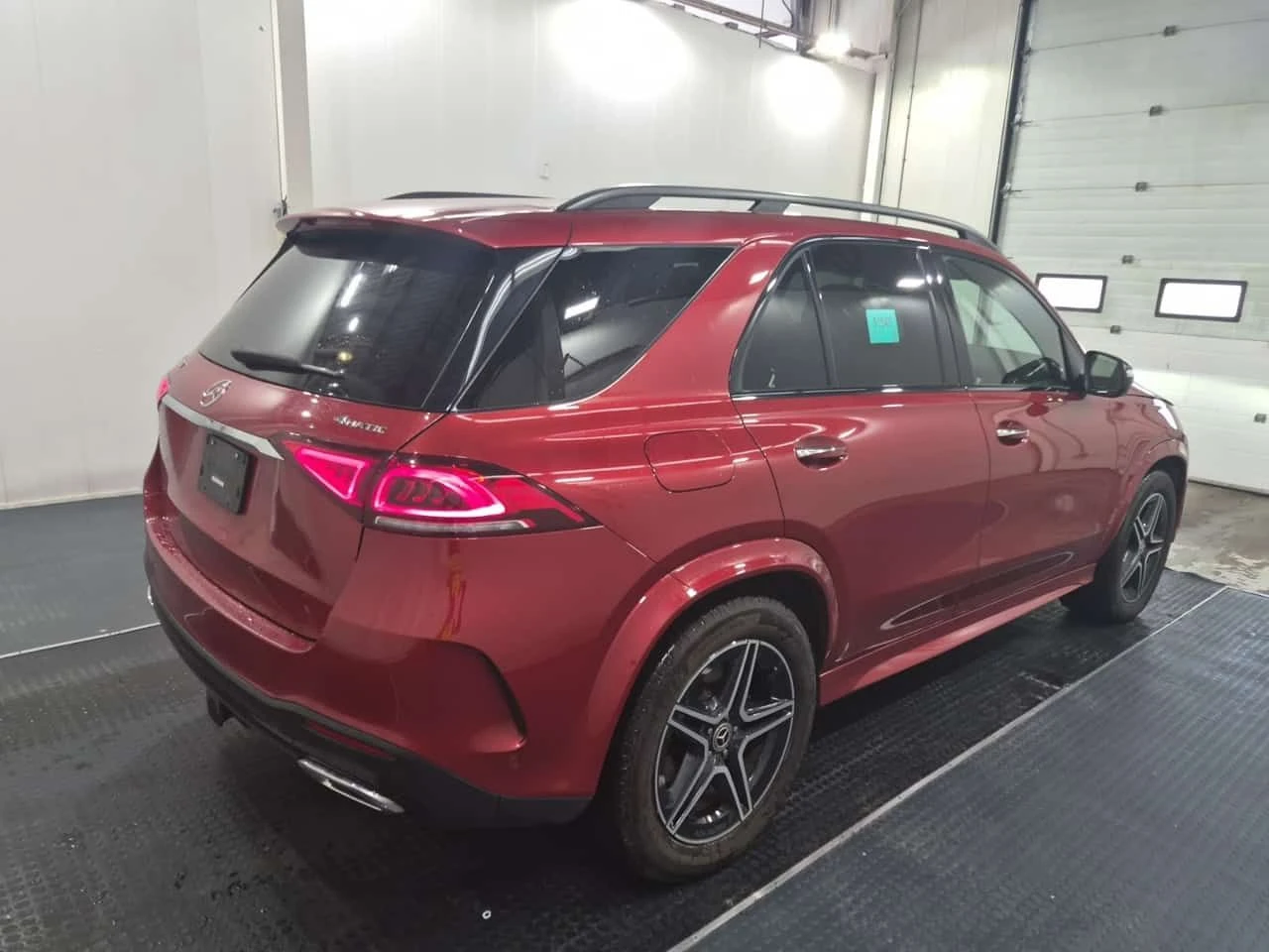 Mercedes-Benz GLE 450 AMG * CARFAX * БЕЗ ПЪРВОНАЧАЛНА ВНОСКА, снимка 3 - Автомобили и джипове - 55423580