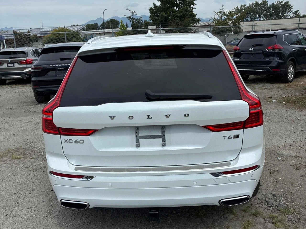 Volvo XC60 Т6 Inscription* Обдух* 360* Distronic* Клип на мот, снимка 4 - Автомобили и джипове - 55742023