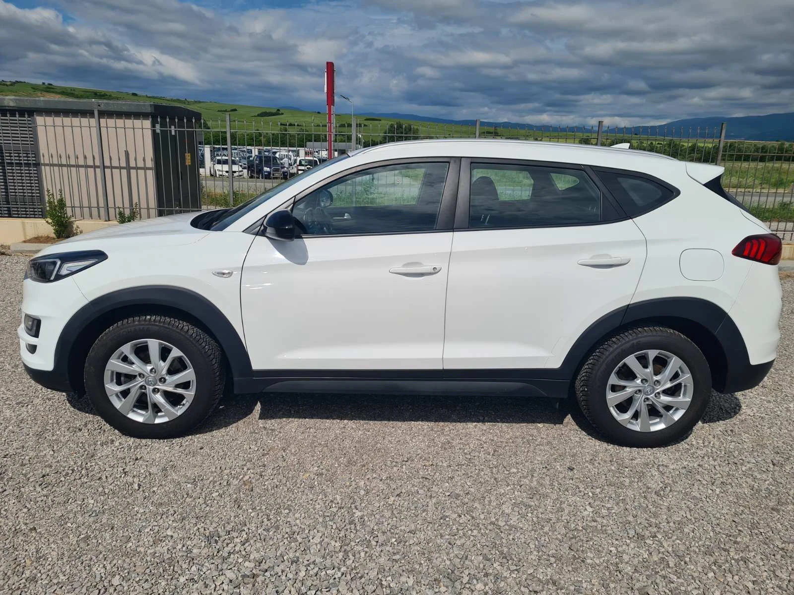 Hyundai Tucson 1.6 CRDI Exellence - 116к.с. EURO 6D, снимка 8 - Автомобили и джипове - 56087343