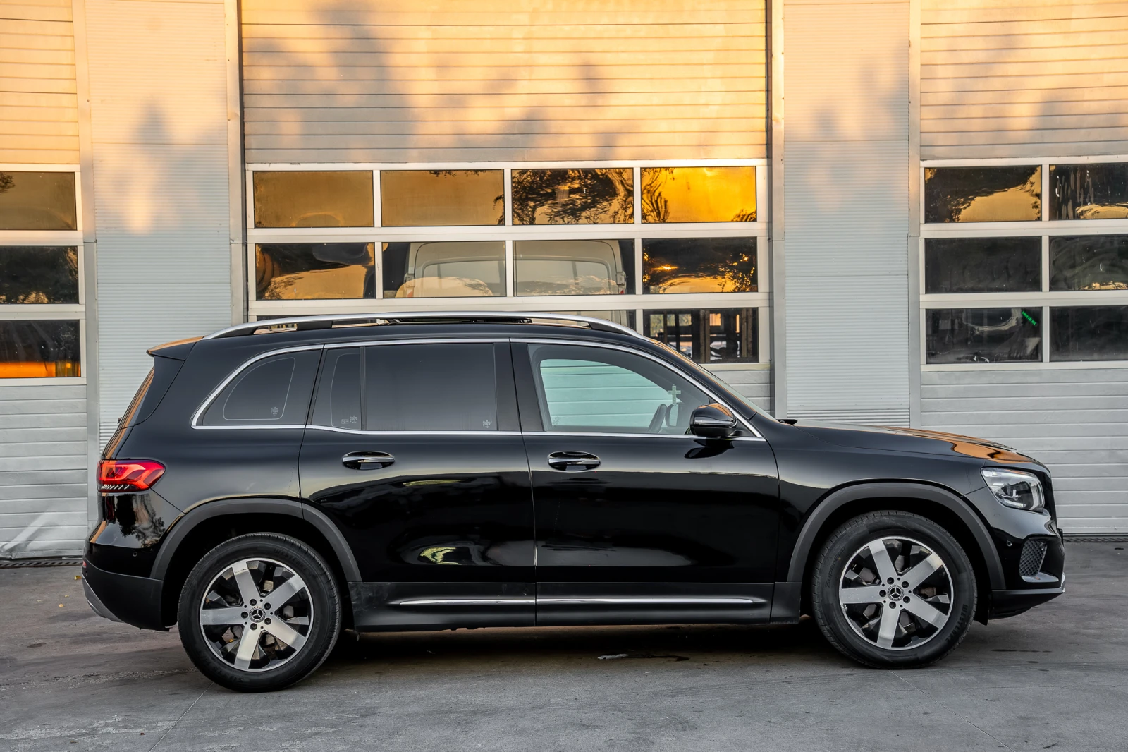 Mercedes-Benz GLB 200 BURMESTER PANO , снимка 7 - Автомобили и джипове - 56192782