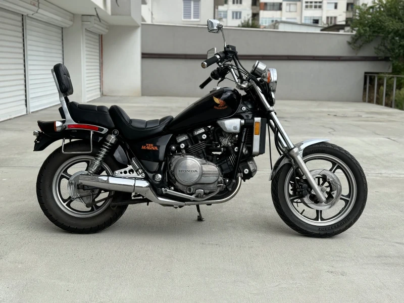 Honda Magna VF 750, снимка 3 - Мотоциклети и мототехника - 47274935