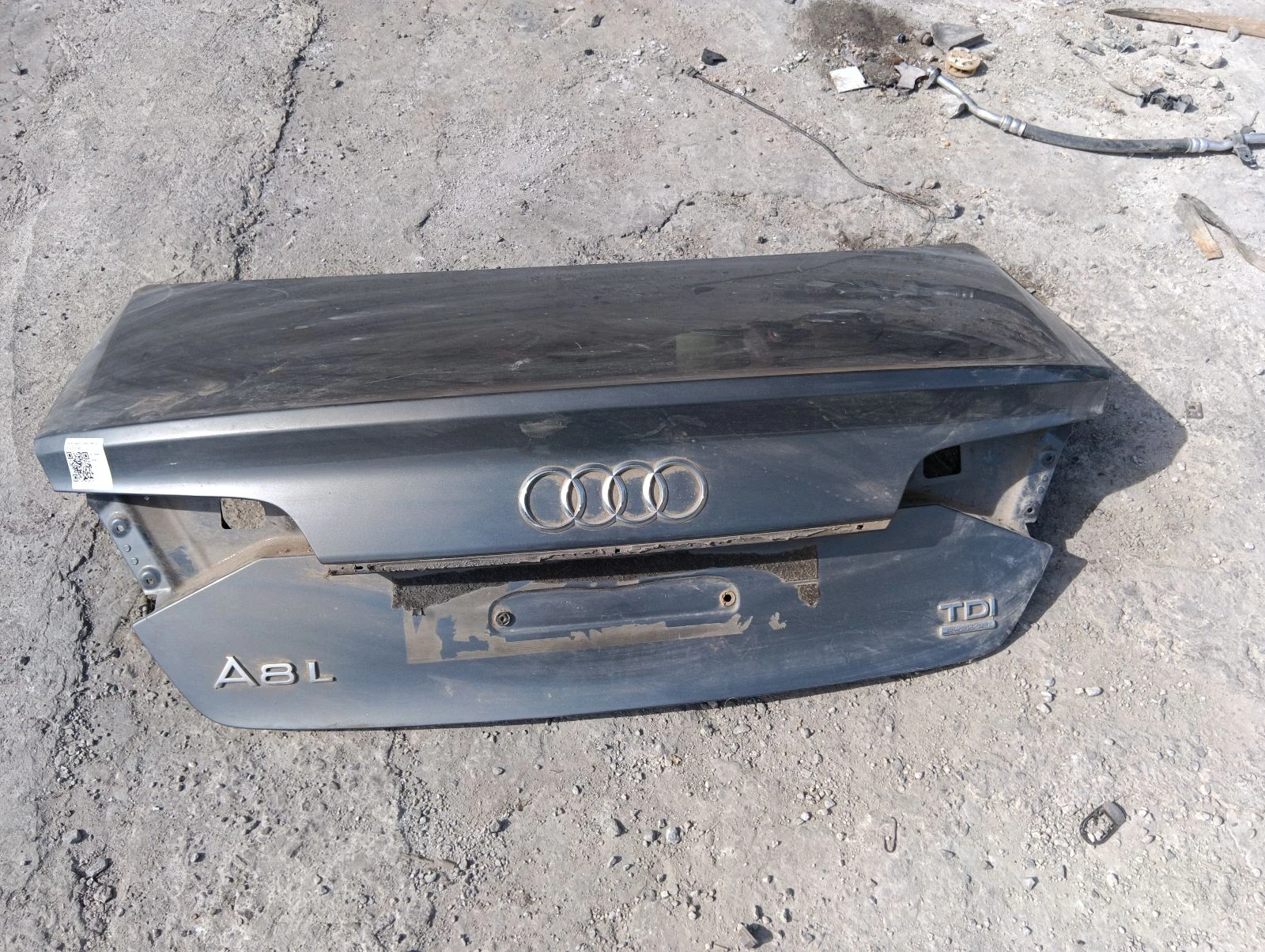 капак заден тъмносив дълга база Audi A8