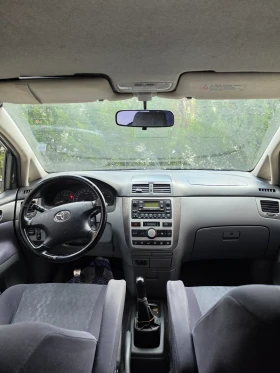 Toyota Avensis verso Газ Бензин , снимка 8