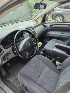 Toyota Avensis verso Газ Бензин , снимка 6