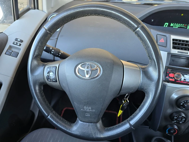 Toyota Yaris 1.33VVTi 101кс 6 скорости 82000 км., снимка 15 - Автомобили и джипове - 47425541