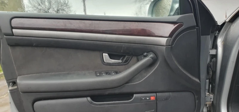 Audi A8 3.0TDI-233КОНЯ= ЧЕРЕН САЛОН ТОП САМО НА ЧАСТИ, снимка 11 - Автомобили и джипове - 49368547