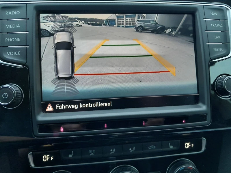 VW Passat 2.0TDI/HIGHLINE/AUTOMATIC/ДИГИТАЛЕН КИЛОМЕТРАЖ, снимка 12 - Автомобили и джипове - 49654003