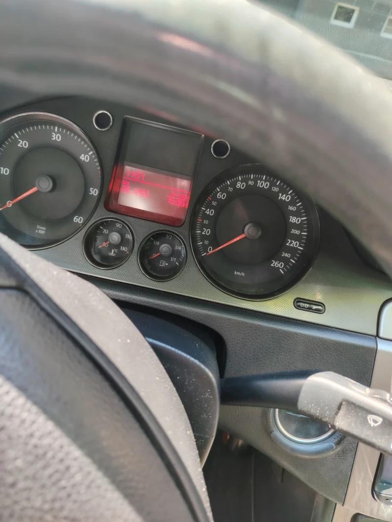 VW Passat, снимка 5 - Автомобили и джипове - 52844166