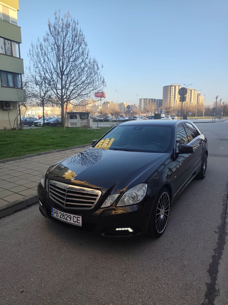 Mercedes-Benz E 220 Авангард, Топ състояние! , снимка 3 - Автомобили и джипове - 53143420