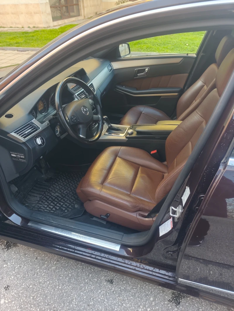 Mercedes-Benz E 220 Авангард, Топ състояние! , снимка 8 - Автомобили и джипове - 53143420