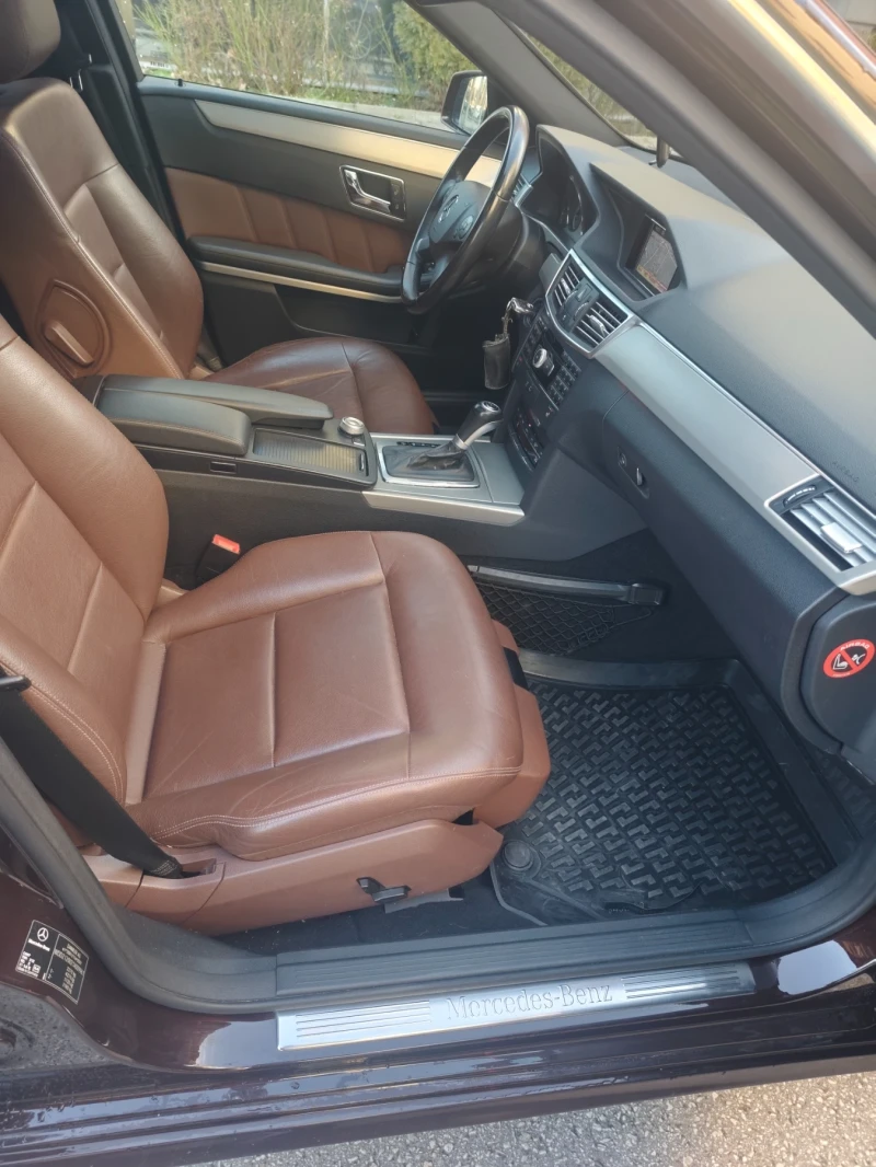 Mercedes-Benz E 220 Авангард, Топ състояние! , снимка 10 - Автомобили и джипове - 53143420
