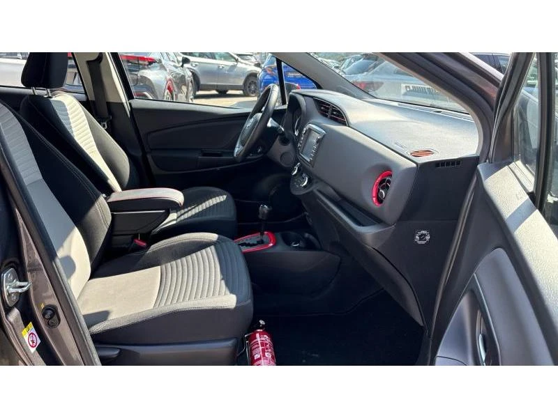 Toyota Yaris 1.5HSD ACTIVE, снимка 6 - Автомобили и джипове - 55842191