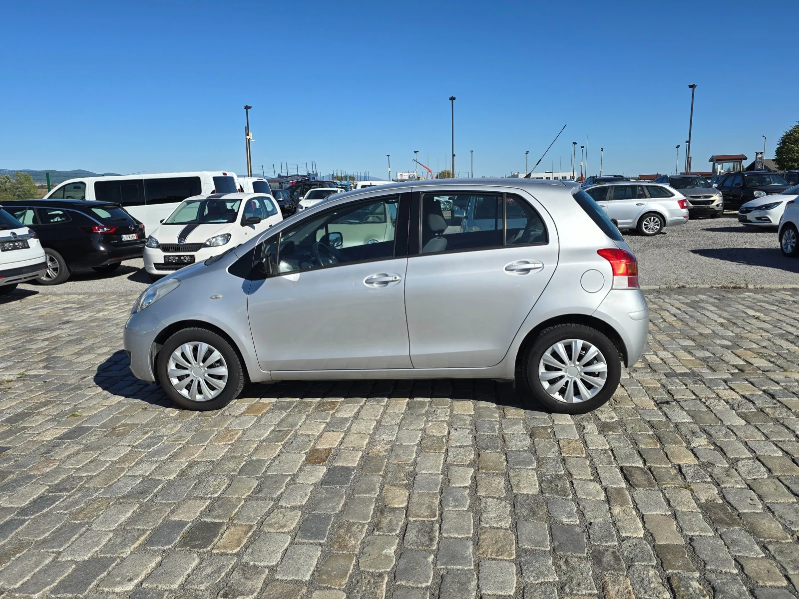 Toyota Yaris 1.33VVTi 101кс 6 скорости 82000 км. - изображение 3