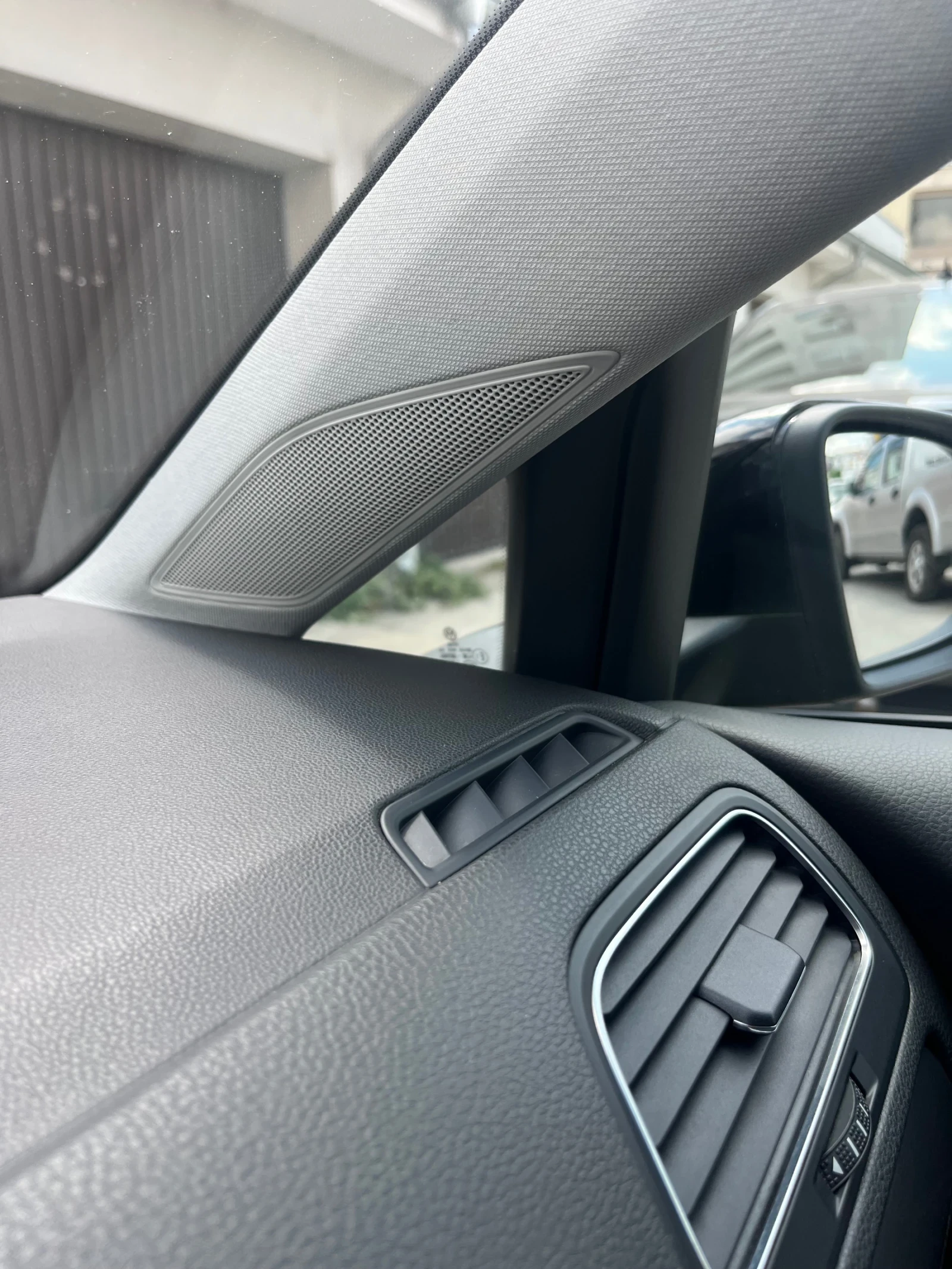 VW Golf 1.6 TDI Highline DSG, Подгрев, Масаж, BIG NAVI - изображение 8