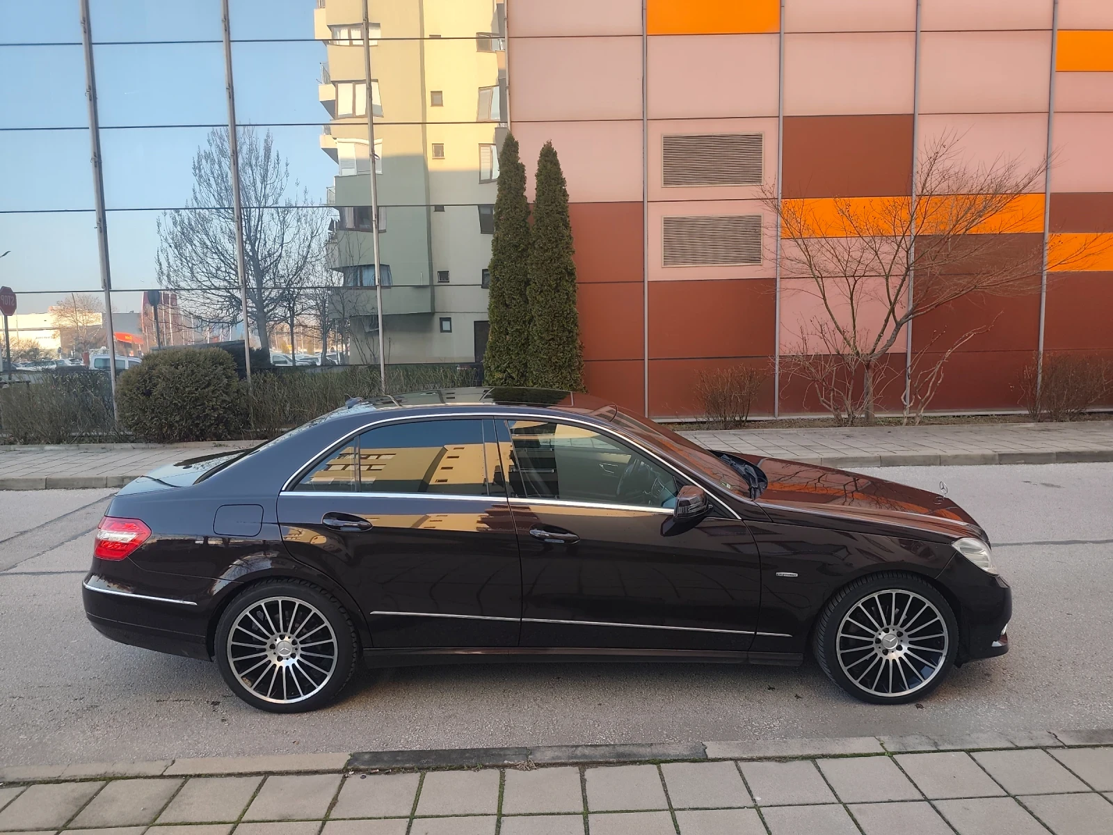 Mercedes-Benz E 220 Авангард, Топ състояние!  - изображение 5