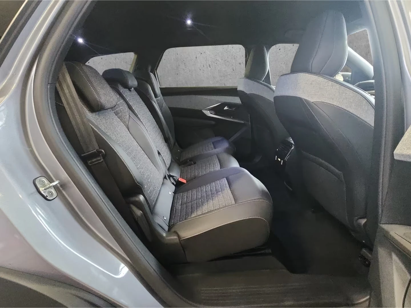 Peugeot 5008 HYBRID/145HP/NAVI/360/ACC/LED/AMBIENT/257z, снимка 12 - Автомобили и джипове - 54070255