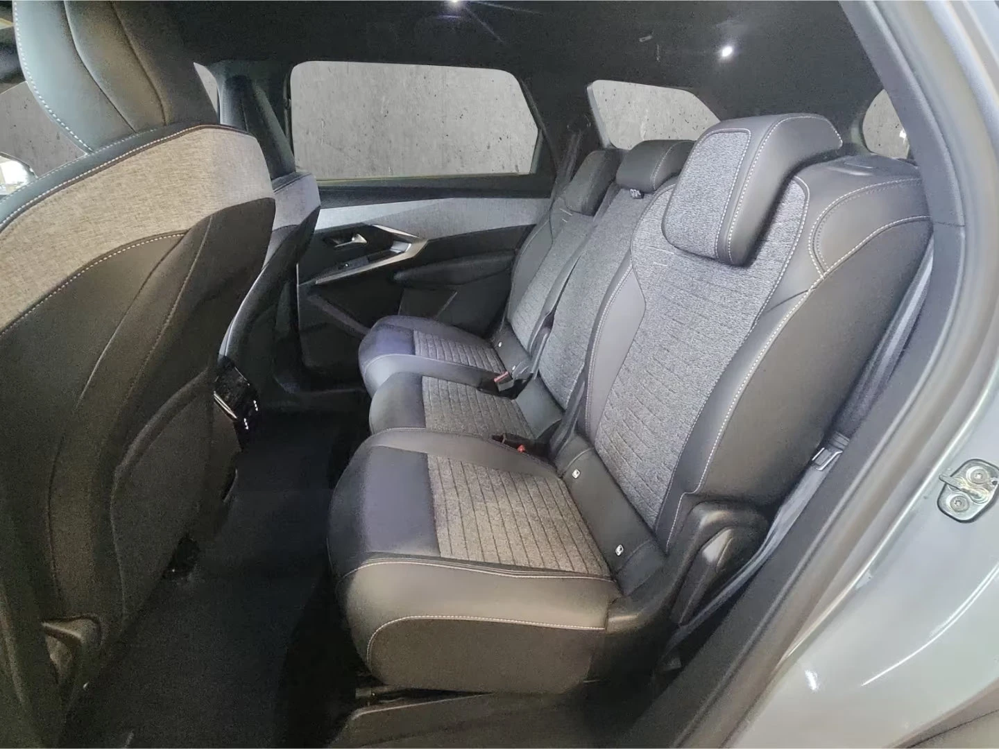 Peugeot 5008 HYBRID/145HP/NAVI/360/ACC/LED/AMBIENT/257z, снимка 13 - Автомобили и джипове - 54070255