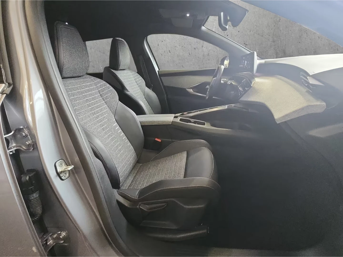 Peugeot 5008 HYBRID/145HP/NAVI/360/ACC/LED/AMBIENT/257z, снимка 11 - Автомобили и джипове - 54070255